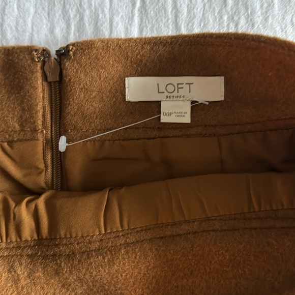 Like new wool skirt - Picture 2 of 4